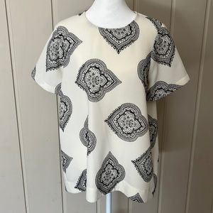 Beautiful Madewell medium cream & black top with button closure in back.